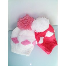 Ženska kapa z velikim cofom in vzorcem